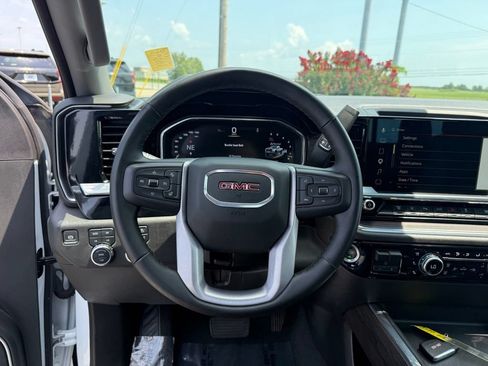 Used 2025 GMC Sierra 2500 SLT w/ SLT Convenience Package AWD/4WD image 15