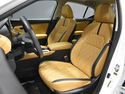 Certified 2023 Nissan Sentra SV w/ SV Premium Package FWD image 5