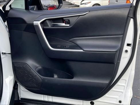 Used 2020 Toyota RAV4 XLE Premium image 25