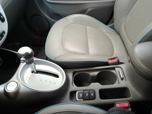 Used 2019 Kia Soul EV + w/ Sun & Fun Package image 41