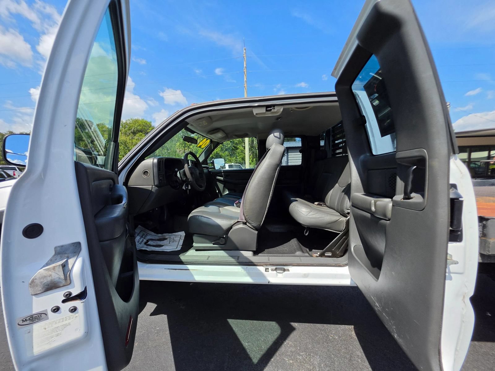 Used 2004 Chevrolet Silverado 3500 4x4 Extended Cab w/ Heavy-Duty Power Package image 16