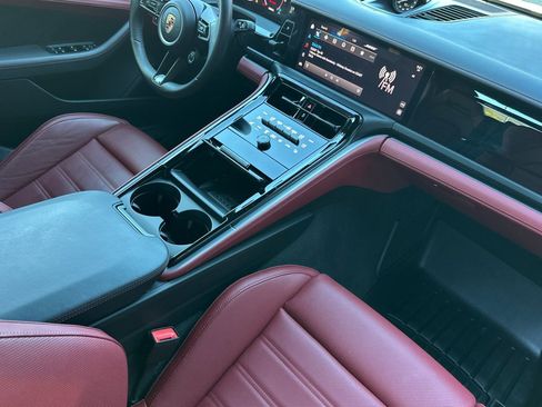 Used 2024 Porsche Panamera image 17