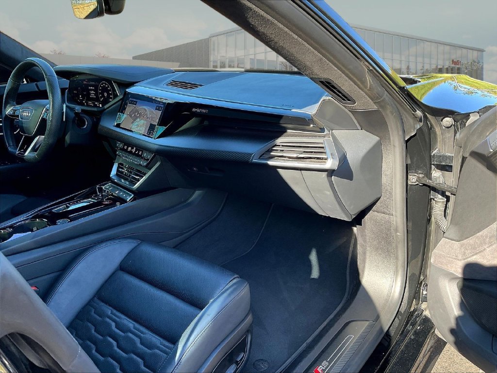 Used 2024 Audi RS e-tron GT w/ Carbon Performance Package AWD/4WD image 27