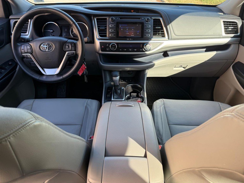 Used 2015 Toyota Highlander Plus AWD/4WD image 12
