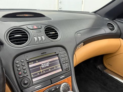 Used 2011 Mercedes-Benz SL 550 image 15