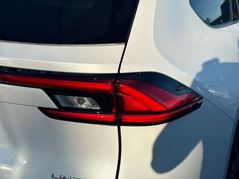 Used 2024 Toyota Grand Highlander AWD Hybrid image 25