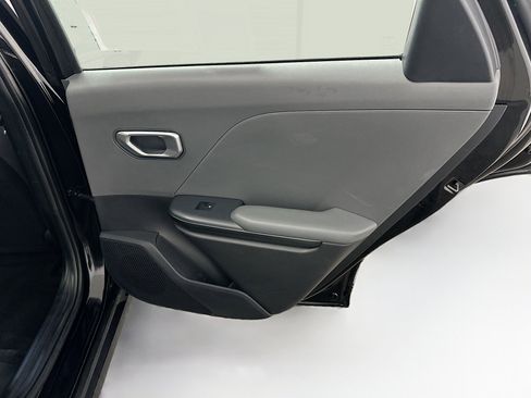 Used 2025 Kia K4 LXS image 31