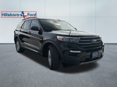 Used 2021 Ford Explorer XLT w/ Equipment Group 202A image 4