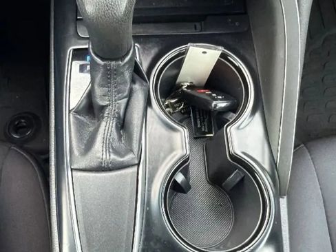 Used 2018 Toyota Camry LE image 20