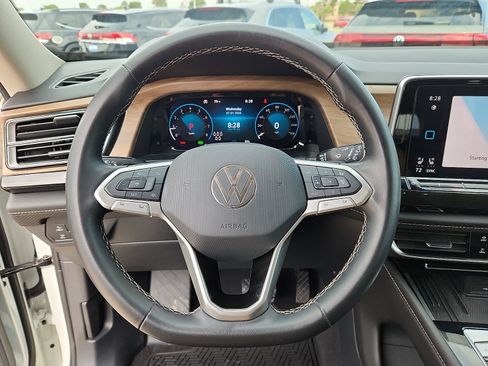 Certified 2025 Volkswagen Atlas SE FWD image 16