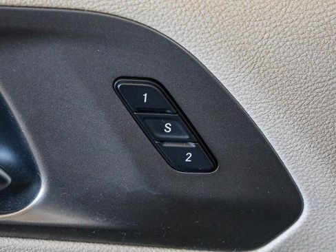 Used 2021 Chrysler Pacifica Touring-L FWD image 27