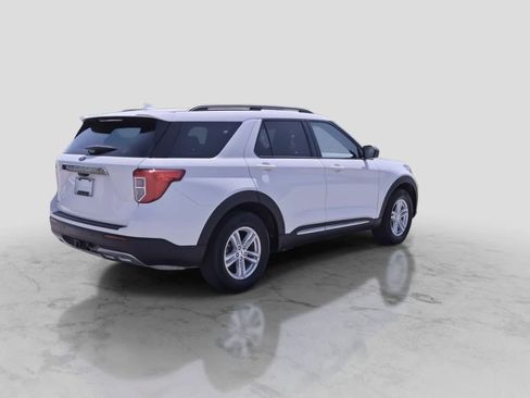 Used 2023 Ford Explorer XLT w/ Equipment Group 202A RWD image 8