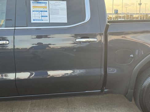 Used 2024 GMC Sierra 1500 SLT image 17