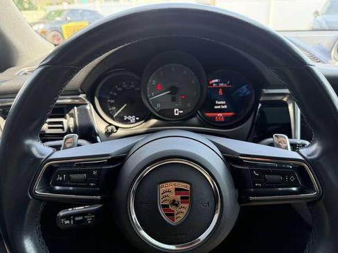 Certified 2023 Porsche Macan S AWD/4WD image 28