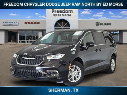 New 2026 Chrysler Pacifica Select