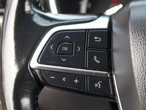 Used 2021 Toyota Highlander XLE AWD/4WD image 23