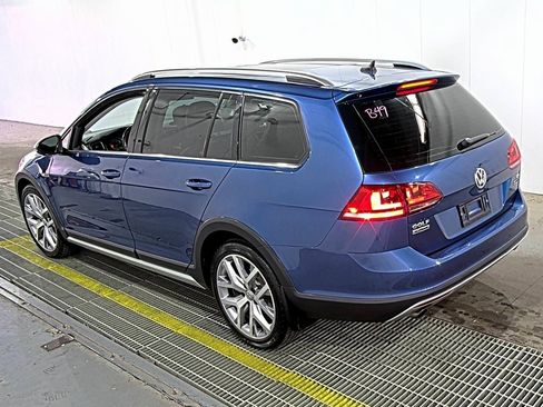 Used 2017 Volkswagen Golf Alltrack SEL image 2
