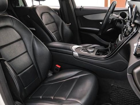 Used 2019 Mercedes-Benz GLC 300 w/ Premium Package image 29