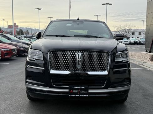 Used 2024 Lincoln Navigator Reserve image 2