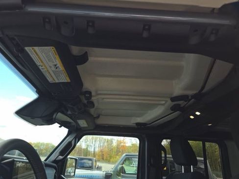 Used 2025 Jeep Wrangler Unlimited Rubicon 4xe w/ Convenience Group image 14