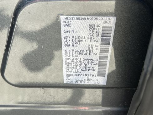 Used 2025 Nissan Pathfinder SV w/ SV Premium Package FWD image 31