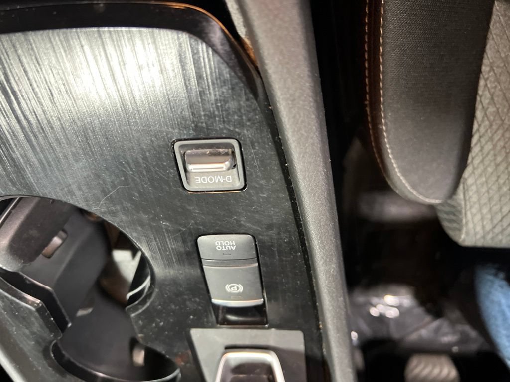 Used 2025 Nissan Rogue SV FWD image 23