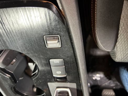 Used 2025 Nissan Rogue SV FWD image 23