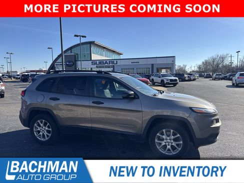 Used 2016 Jeep Cherokee Sport image 2