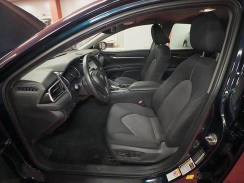 Certified 2018 Toyota Camry LE w/ Convenience Package image 10