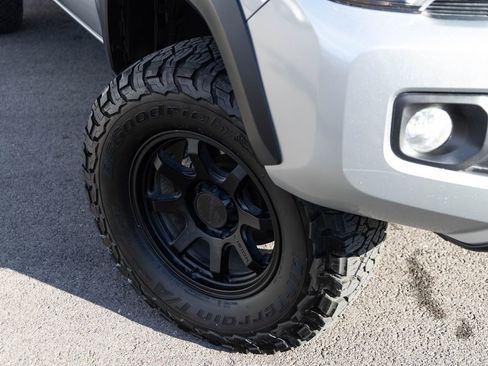 Used 2023 Toyota Tacoma TRD Off-Road image 8