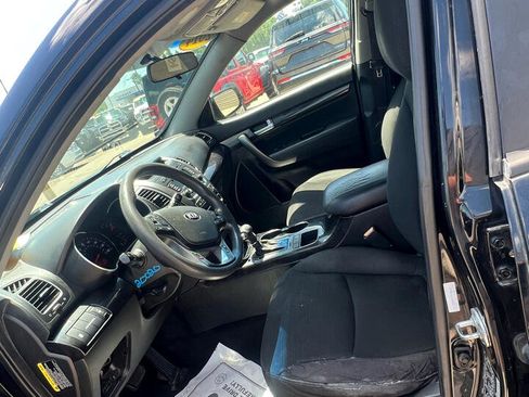 Used 2014 Kia Sorento LX image 9