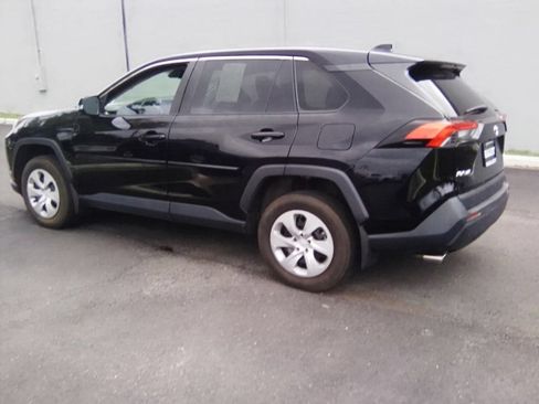 Used 2023 Toyota RAV4 LE FWD image 7