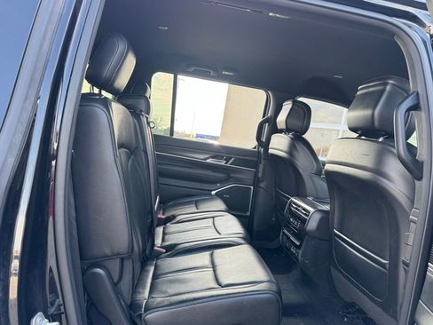 Used 2023 Jeep Wagoneer L Series II image 31