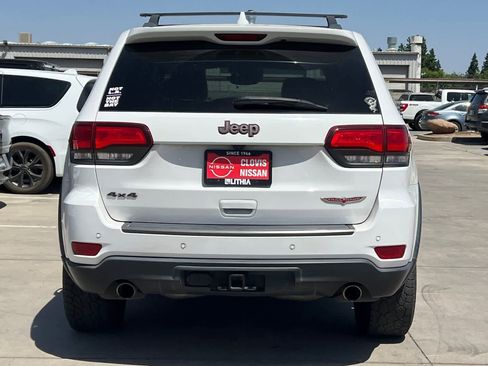 Used 2019 Jeep Grand Cherokee Trailhawk AWD/4WD image 8