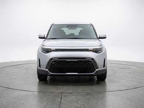 Used 2025 Kia Soul LX w/ LX Technology Package image 2