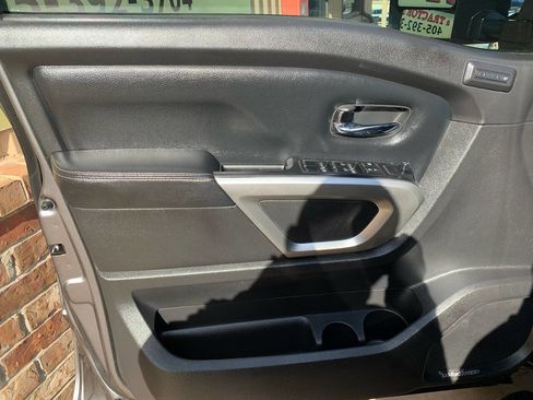 Used 2016 Nissan Titan SL image 25