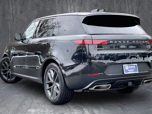 Used 2024 Land Rover Range Rover Sport SE image 4