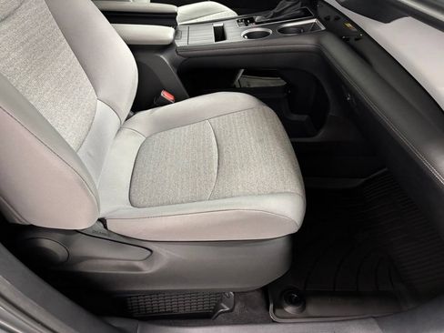 Used 2026 Toyota Sienna LE FWD image 63