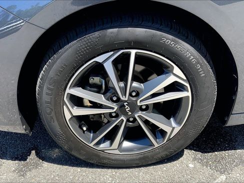 Used 2023 Kia Forte LXS w/ LXS Technology Package FWD image 10