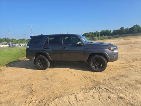 Used 2021 Toyota 4Runner TRD Off-Road Premium w/ Moonroof Package AWD/4WD image 11