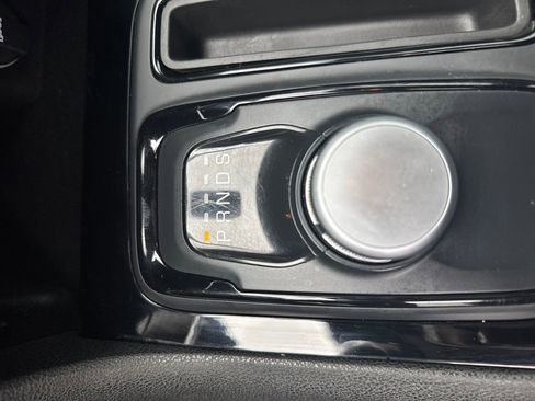 Used 2019 Chrysler 300 S image 25