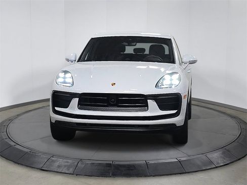 Used 2024 Porsche Macan image 10
