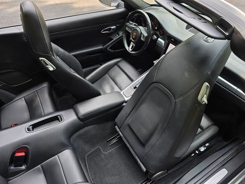 Used 2018 Porsche 911 Carrera RWD image 25