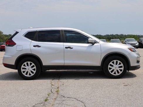 Used 2018 Nissan Rogue S AWD/4WD image 7