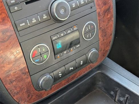 Used 2013 Chevrolet Avalanche LT image 17