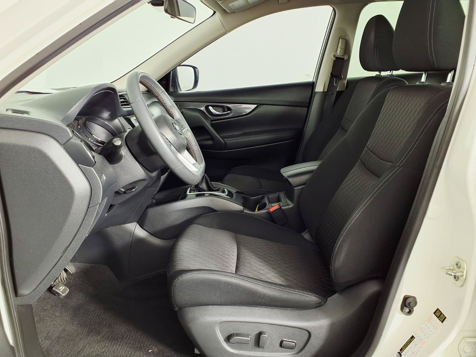Used 2017 Nissan Rogue SV FWD image 17
