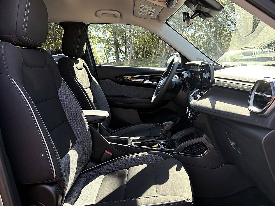 Used 2025 Chevrolet TrailBlazer LT FWD image 13