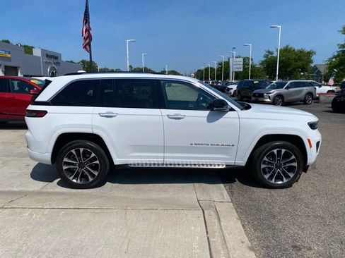 Used 2022 Jeep Grand Cherokee Overland w/ Adv Protech Group III AWD/4WD image 2