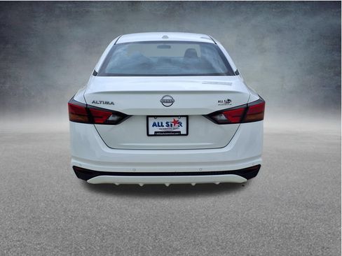 Used 2025 Nissan Altima 2.5 SV FWD image 7