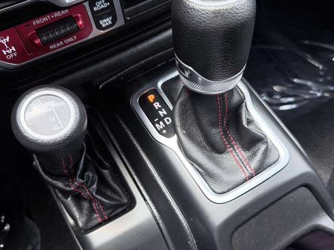 Used 2021 Jeep Wrangler Unlimited Rubicon AWD/4WD image 36